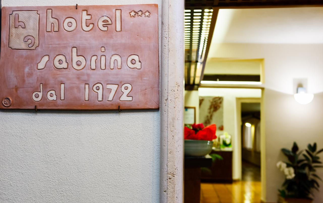 Hotel Sabrina カスティリオーネ・デッラ・ペスカーイア エクステリア 写真